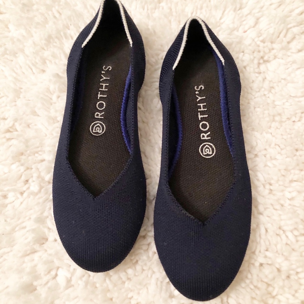 Size 8.5 Rothys Navy with white halo- EUC